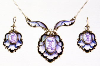 Гарнитур «Флора». Нейзильбер, перегородчатая эмаль, финифть, 1990 год.